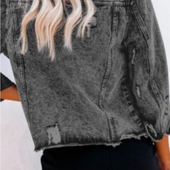 🔥Boutique🔥Blake Distressed Jean Jacket - Picture 3 of 15